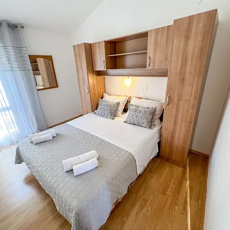 Mira Rogoznica (Sibenik-Knin)