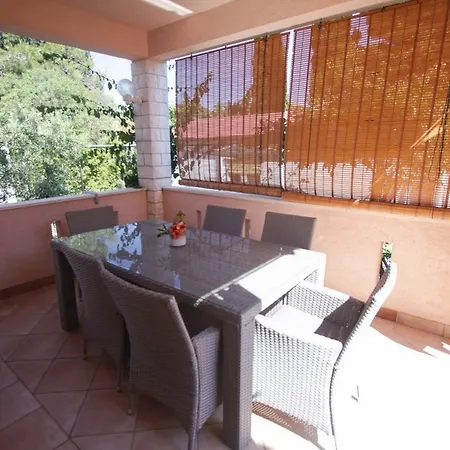 Apartment Mira