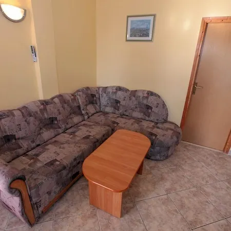 Apartment Mira