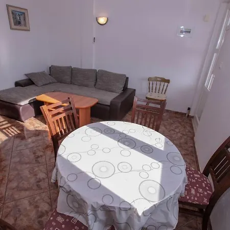Apartment Mira